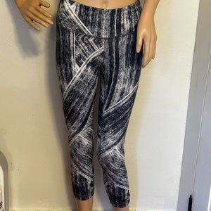 Like New Lululemon Cropped Leggings - Sz 4